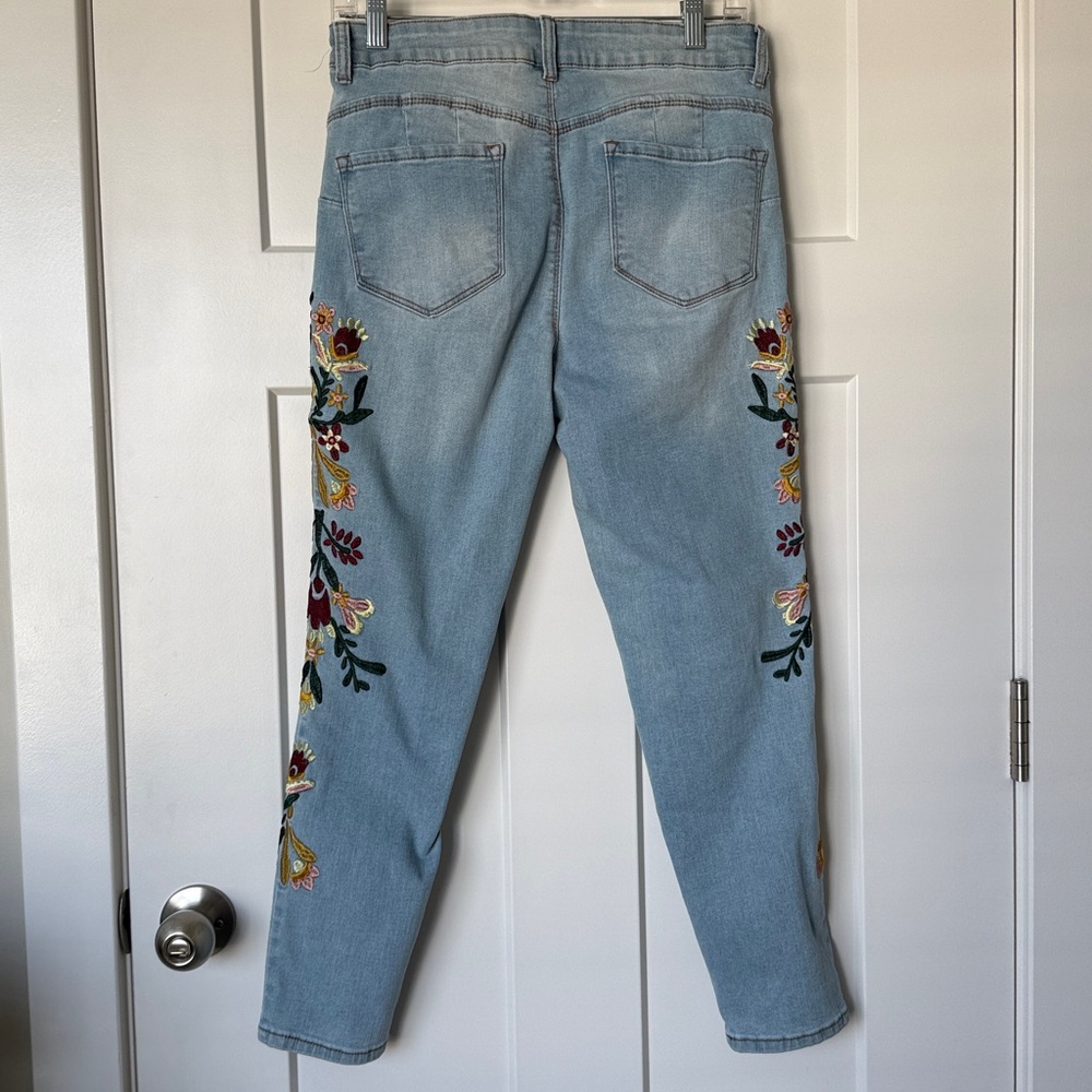 Sandpiper Petite Light Blue Jeans with Multicolor Floral Embroidery 8P - Picture 7 of 13